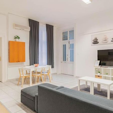 Queen Erzsebet Apartment Budapest Bagian luar foto
