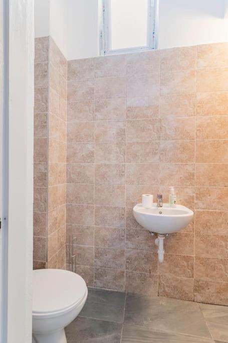 Queen Erzsebet Apartment Budapest Bagian luar foto